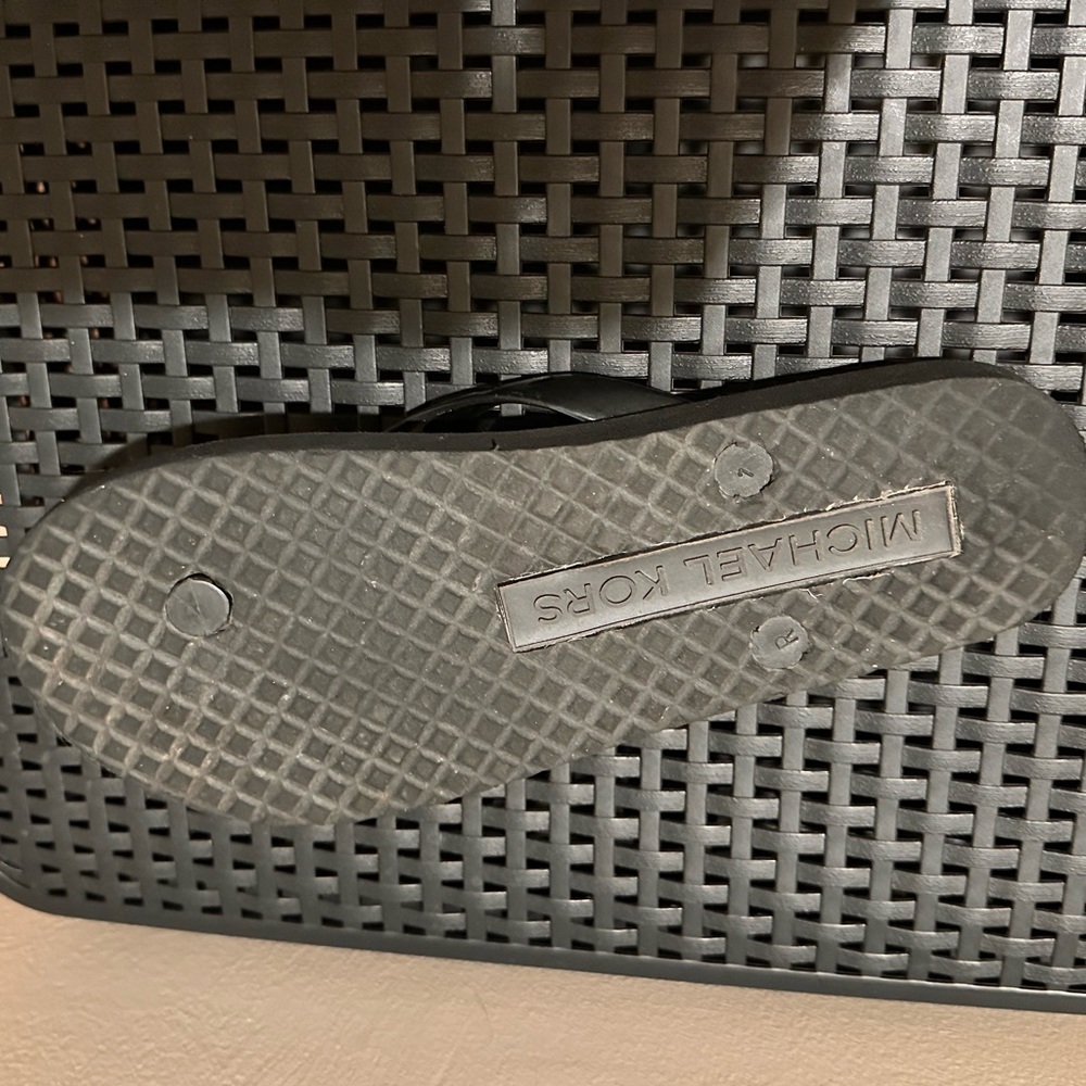 Michael Kors Signature Flip Flop size 7